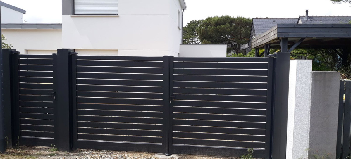 Portail battant aluminium noir automatisé